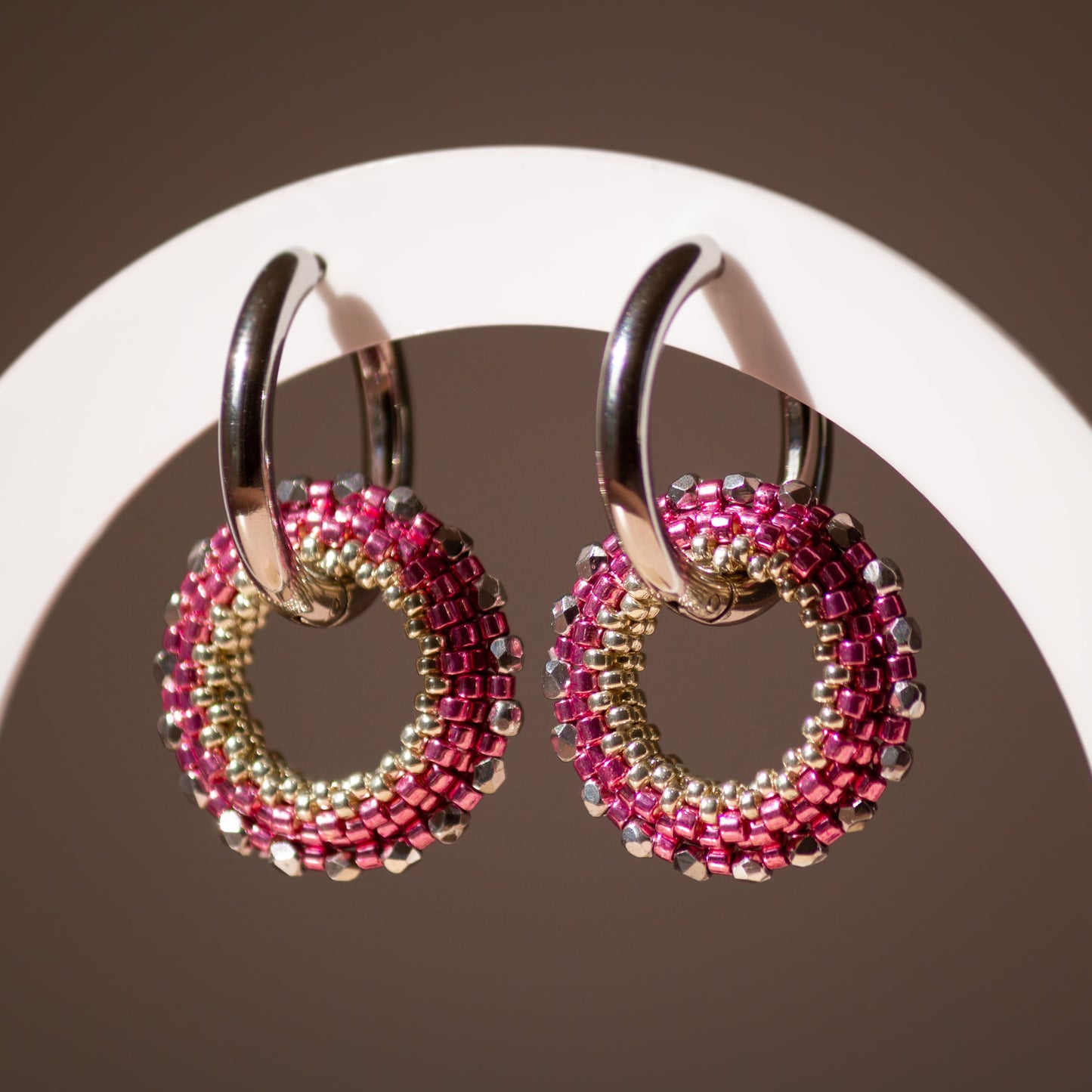 Boucles d'Oreilles Créoles | Acier Inoxydable & Perles | Argent & Rose