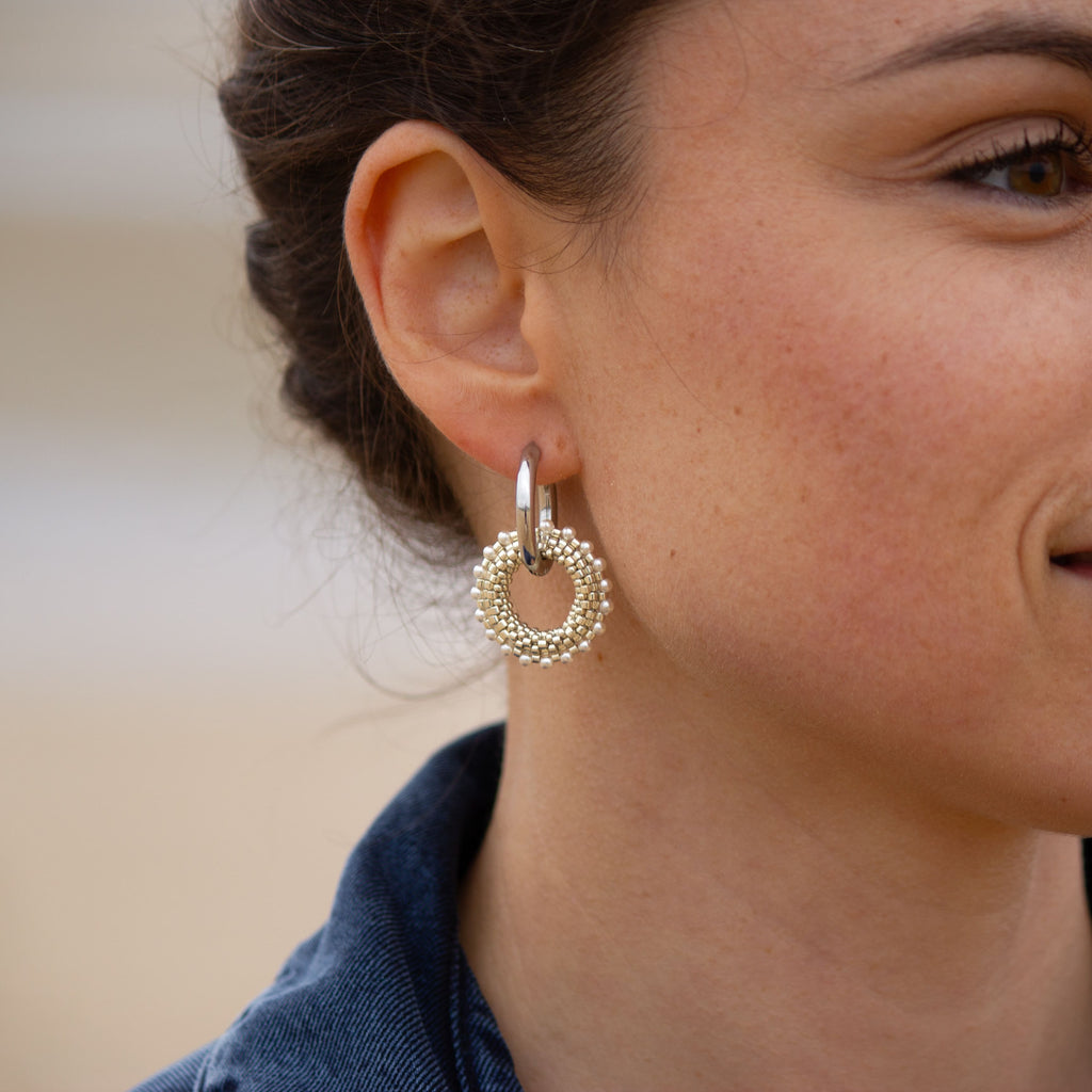 Boucles d'Oreilles Créoles | Acier Inoxydable & Perles Blanches