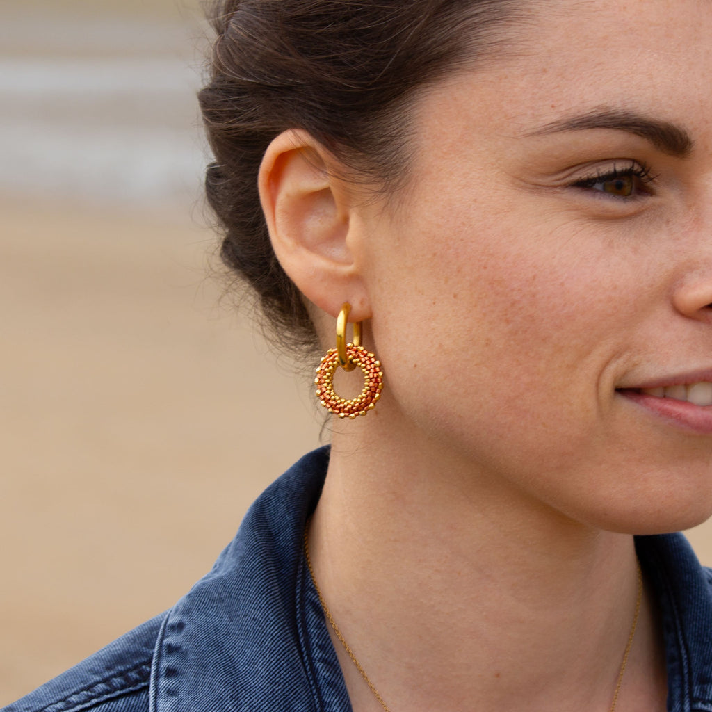 Boucles d'Oreilles Créoles | Acier Inoxydable & Perles  | Or & Orange