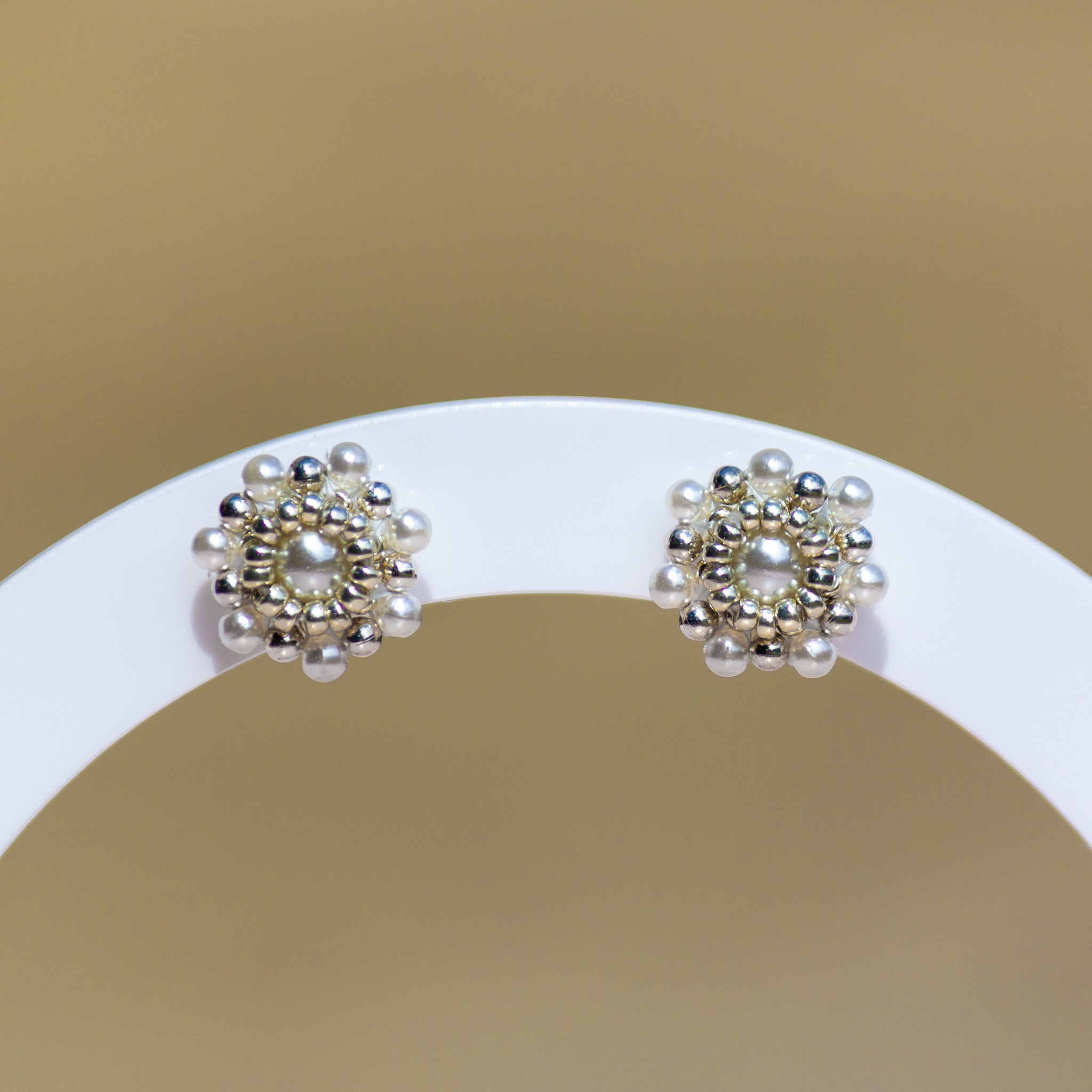 Boucles d'Oreilles Puces | Acier Inoxydable 316L & Perles Blanches