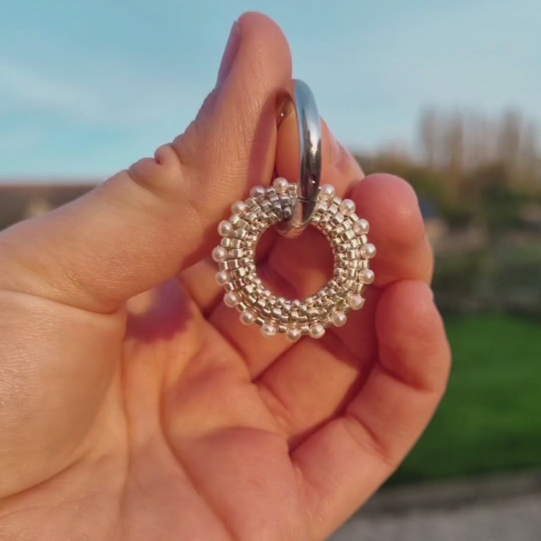 Boucles d'Oreilles Créoles | Acier Inoxydable & Perles Blanches